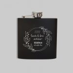 Personalizirana crna mat pljoska za vjenčanje - za posebne uzvanike