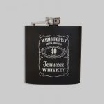 Personalizirana crna pljoska za viski povodom rođendana